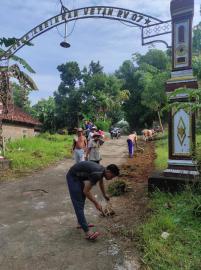 KERJA BAKTI SEBAGAI BENTUK REVITALISASI NILAI GOTONG ROYONG 